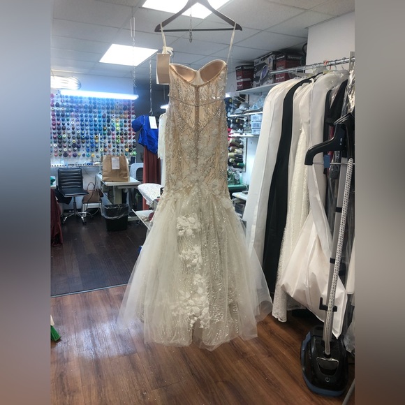 BERTA BRIDAL 19-110 Athens Collection STUNNING gown wedding dress! - Picture 17 of 17